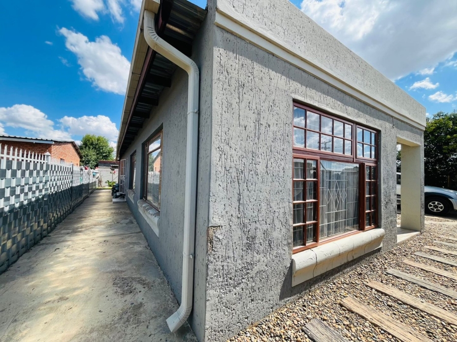 4 Bedroom Property for Sale in Bloemside 3 Free State